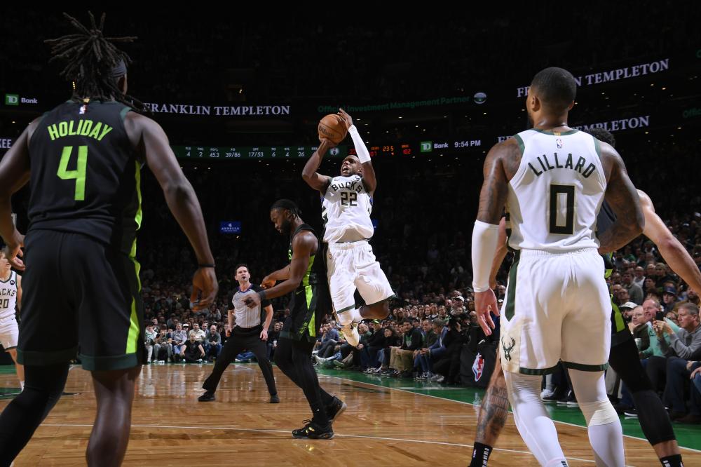 米后场失误 米后场失误